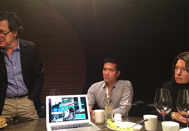 6新聞-11法國Saguez創(chuàng)始人OlivierSaguez協(xié)同夫人與總裁李華清先生共進(jìn)晚餐_03-02